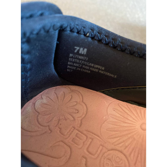 JBU woman’s Tahoe water ready sneakers size 7M blue and pink - Picture 6 of 7